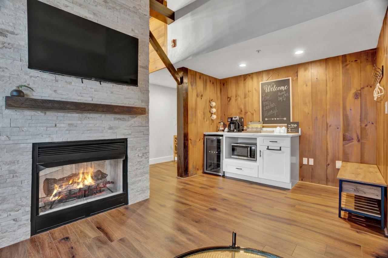 Chimney Hill Estate Inn Ламбъртвил Екстериор снимка