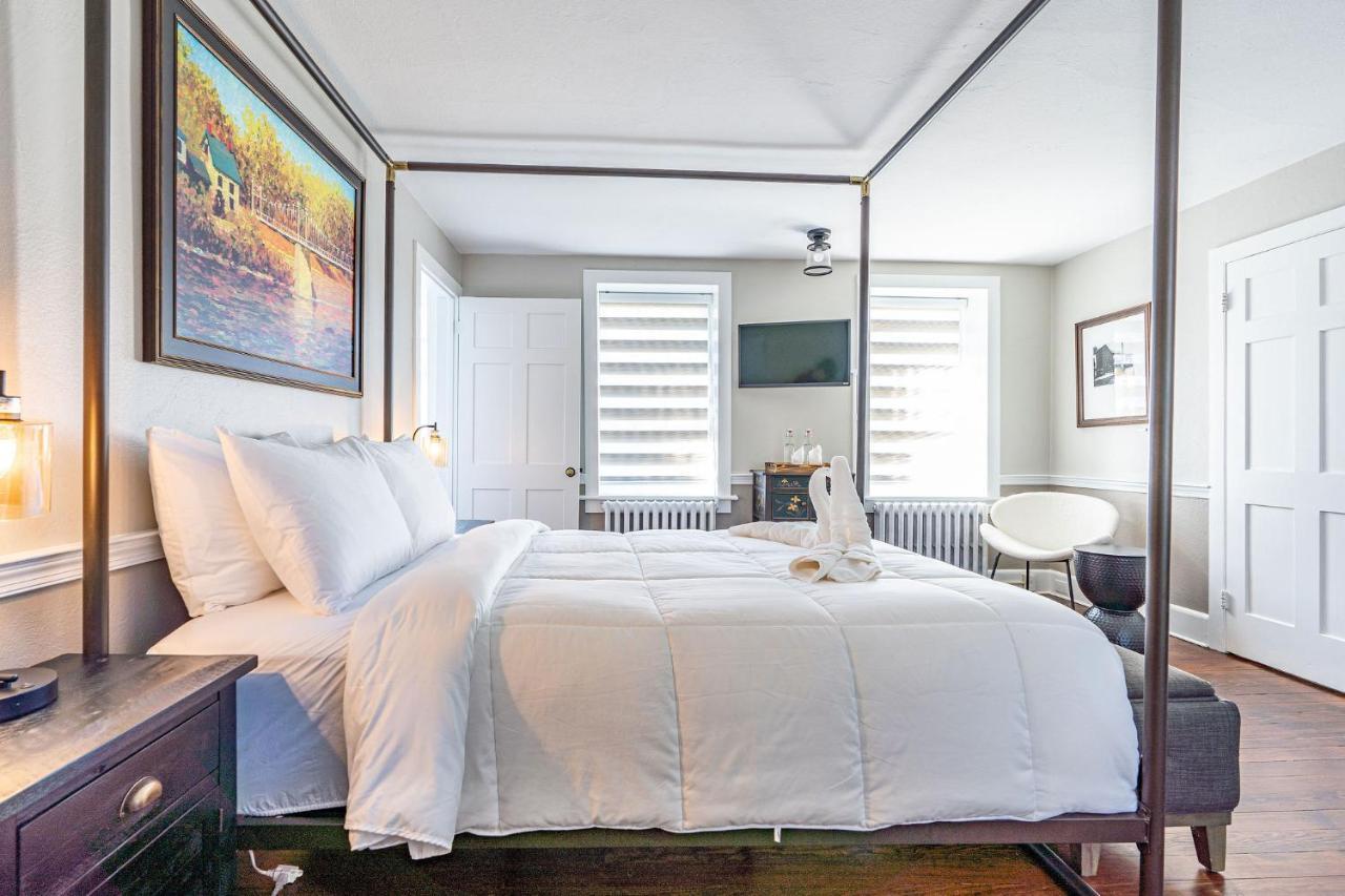 Chimney Hill Estate Inn Ламбъртвил Екстериор снимка