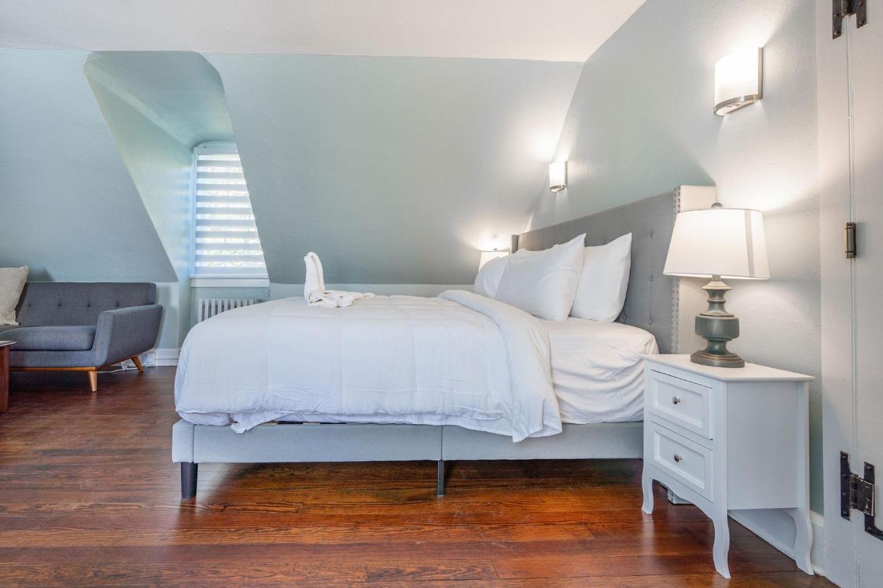Chimney Hill Estate Inn Ламбъртвил Екстериор снимка